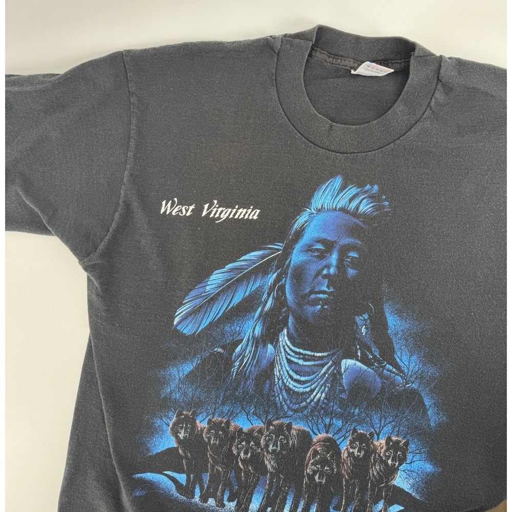 Vintage 90s West Virginia Native American Wolf T-Shirt Size L Single Stitch USA - Picture 3 of 9